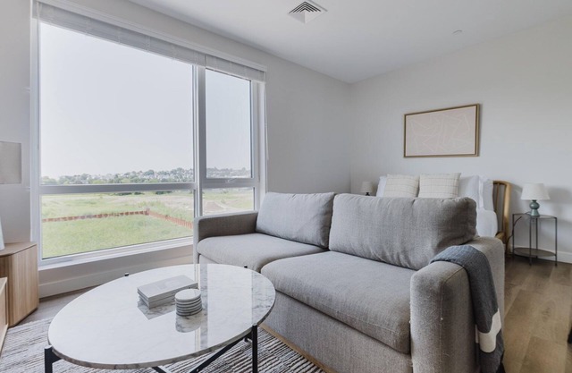 Impeccable Revere Studio w/Firepit, Spa, W/D, A/C & Gym, by Blueground