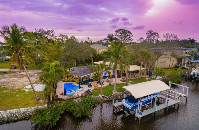Imperial River VACATION GEM - Best Resort-Like Vacation on the Imperial River!