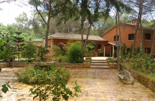 Impressive chalet in a quiet rural area near to the beach