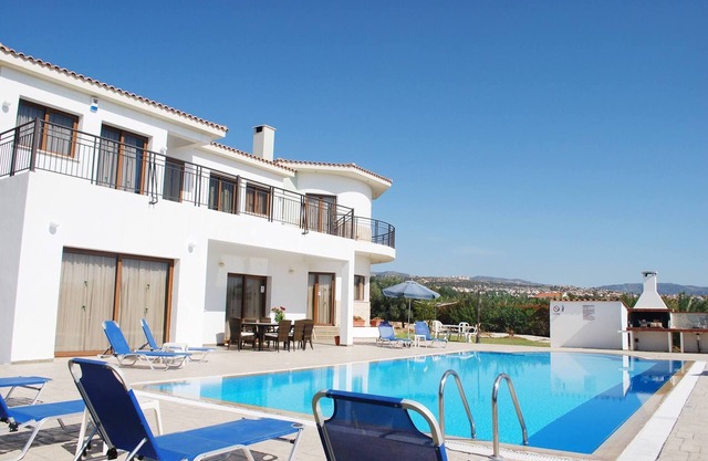 Impressive Large Villa Huge Heated Pool Garden
