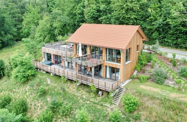 In an exclusive secluded location a dreamlike vacation home with a breathtaking view of the Danube