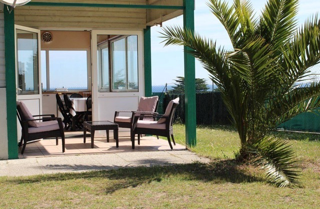 In ERQUY, 200m from the beach and the Saint Michel islet, chalet with sea view