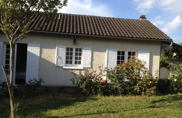 IN PERIGORD WHITE: RIBERACOIS COUNTRY HOUSE 3 CH