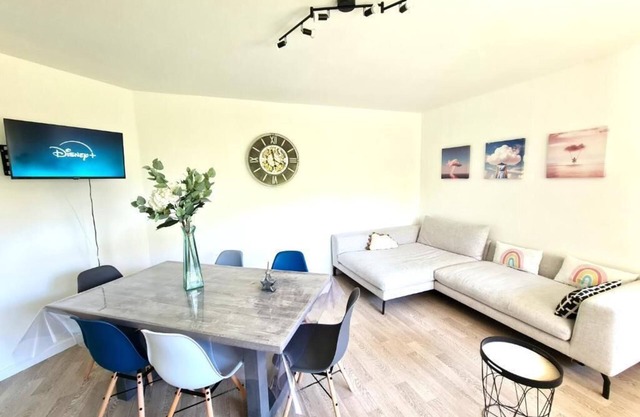 In the Clouds - Free parking -Independent entrance