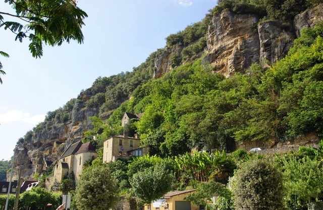 In the Dordogne, 20 km from Bergerac, magnificent Perigordian house with private pool