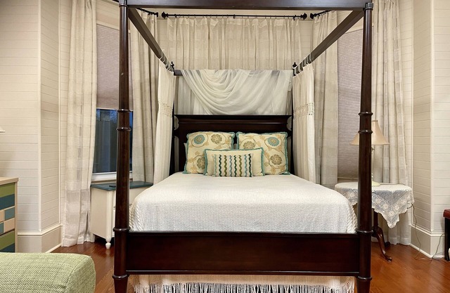 In the Heart of Apalachicola~Walk Everywhere!~Gypsy Gem~Majestic Jewel Inn