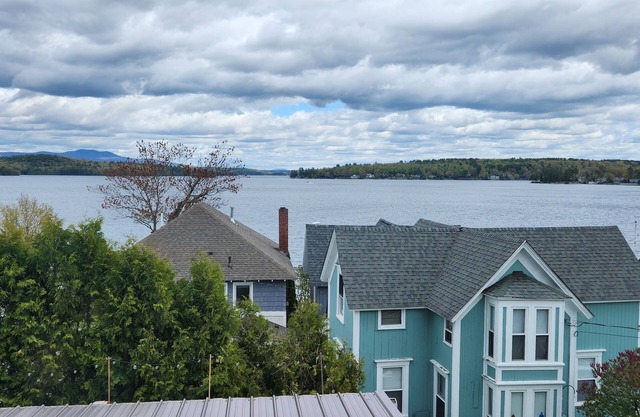 In the heart of it all! In Weir's beach with amazing views.sleeps 6 nn