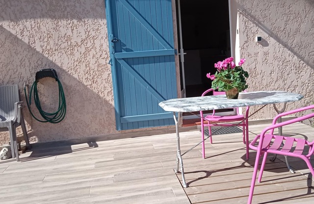 In the heart of Parc des Calanques. Air-conditioned accommodation with terrace.