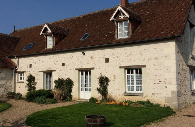 In the heart of Touraine, at the foot of the Château de Villandry, 4 * gîte and its park