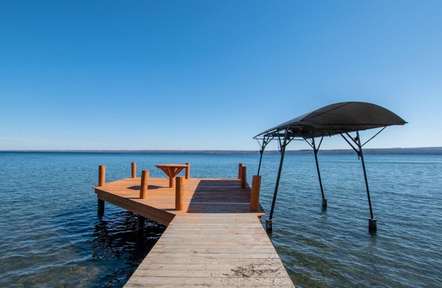 In the Moment - Comfortable Lakeside Cottage with Spectacular Views!