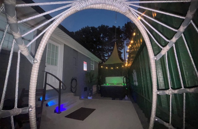 In Town Living - Hot Tub - Nintendo - EV - Large Vehicle & Trailer Parking