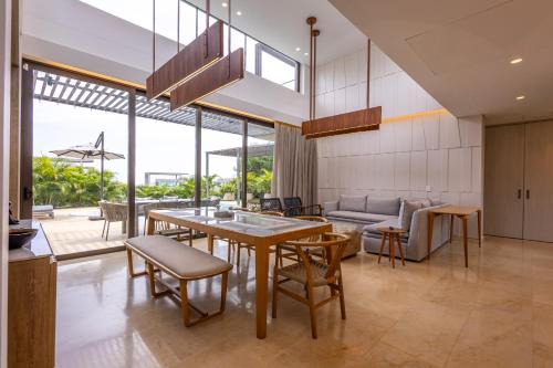 Incredible 4BR villa with ocean view in Calablanca