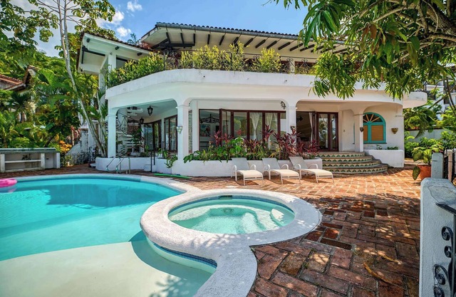 Incredible 5BR Villa With Huge Pool at Conchas Chinas