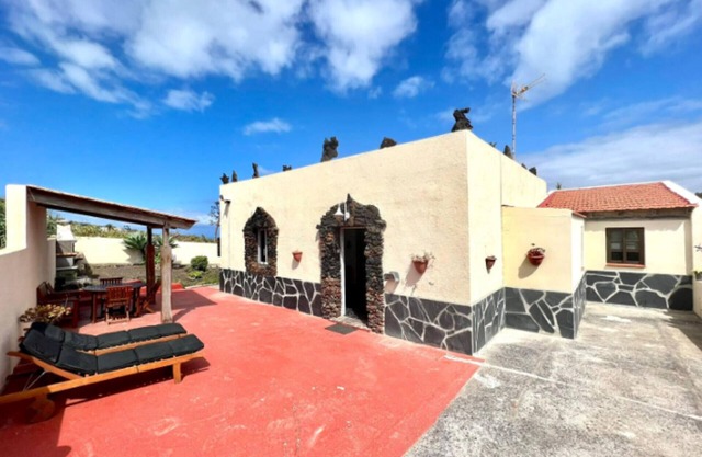 Incredible Rural House with Beautiful Panoramic Views
