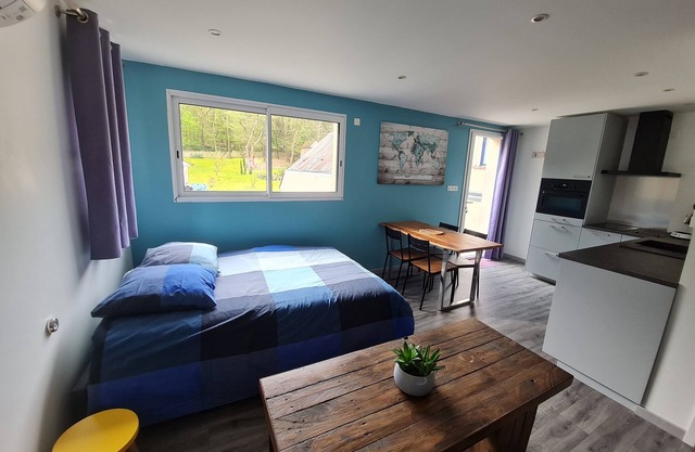 Independent air-conditioned studio - edge of the Indre