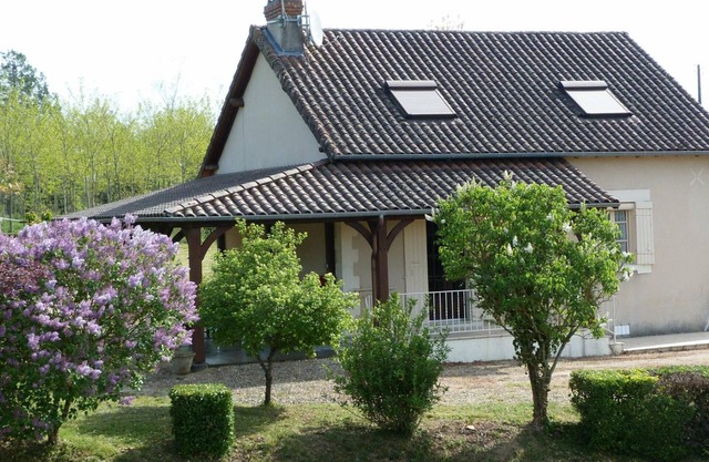 Independent house with fireplace and bicycles near Thiviers