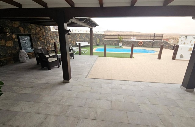 Indira House: Modern, Relaxing Villa with Pool and BBQ in Lajares, Fue