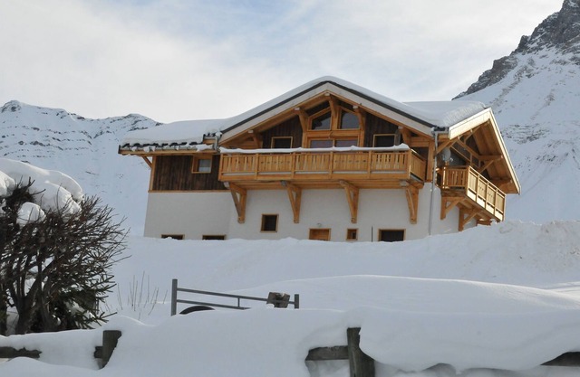 INDIVIDUAL CHALET 10 PEOPLE ALBIEZ MONTROND FAMILY VILLAGE STATION 1. 600