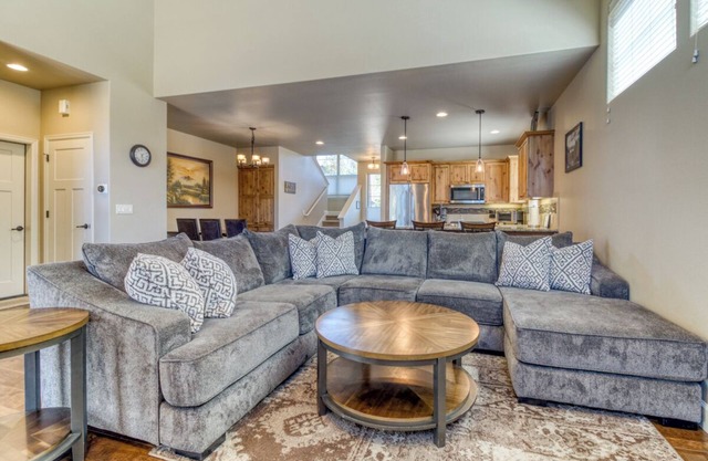 Indoor Pool ⭑ Bikes + Trails ⭑ Loft ⭑ Patio ⭑ WiFi ⭑ Golf & Sports Center Nearby