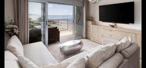 Infinity of the seas