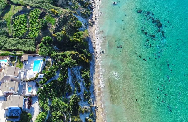 Infinity Pool Villa - Private footpath to the Beach