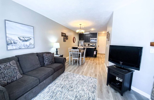 Inn Building Condo 212-Georgous updated condo!