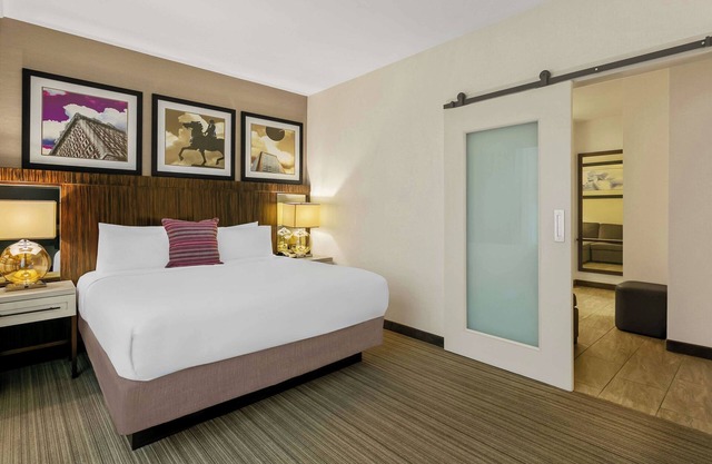 Inner Harbor Views! Walk to National Aquarium and Camden Yards