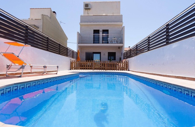 INNOUTHOMBEAUTIFUL FAMILY HOUSE WITH SWIMING-POOL, BBQ, WIFI AND AIR-11 SETEMBRE
