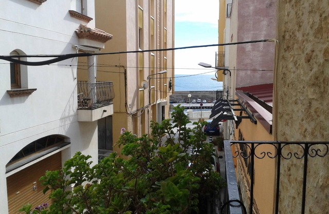 INNOUTHOME APARTMENT NEXT TO THE BEACH, WIFI AND AIR ANDREU LLAMBRICH