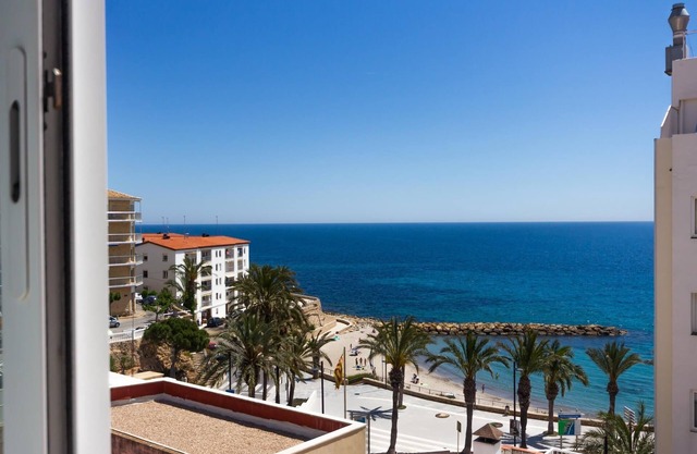 INNOUTHOME BEACHFRONT APARTMENT, AIR CONDITIONING PAÏSOS CATALANS I