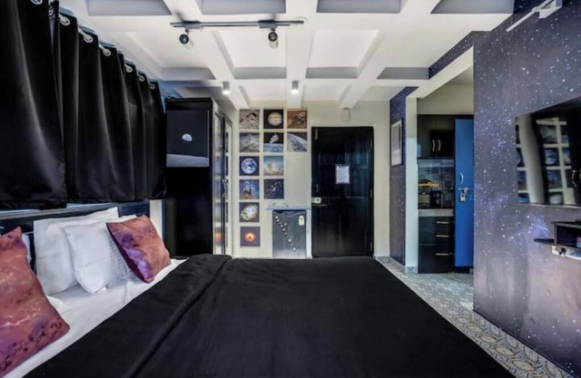 Interstellar Space Studio 1Km to Beach Pool