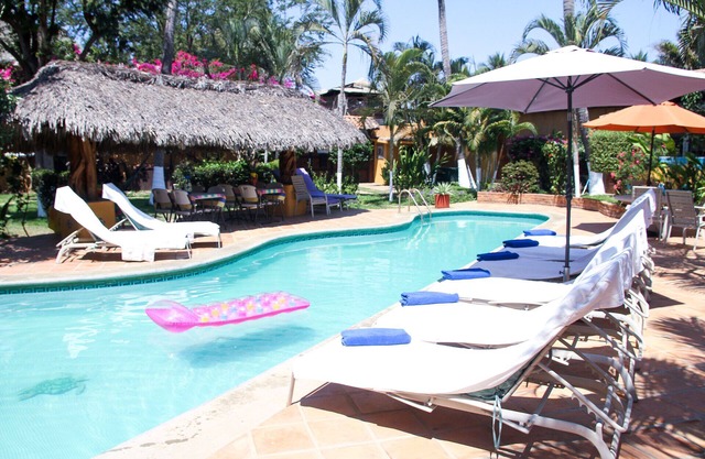 Intimate luxury rooftop apt w/oceanview terrace, ionization system pool, yoga