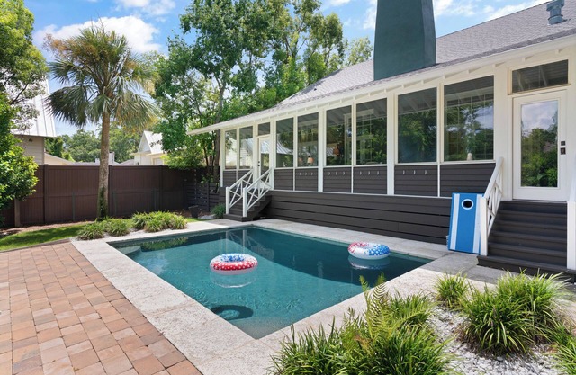 Into the Mystic sleeps 13 and has a pool