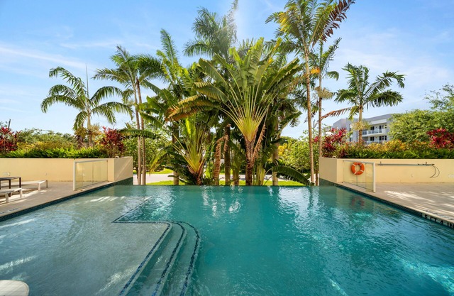 Intracoastal Water View! 2 blocks to Beach and PickleballnTennis nearby