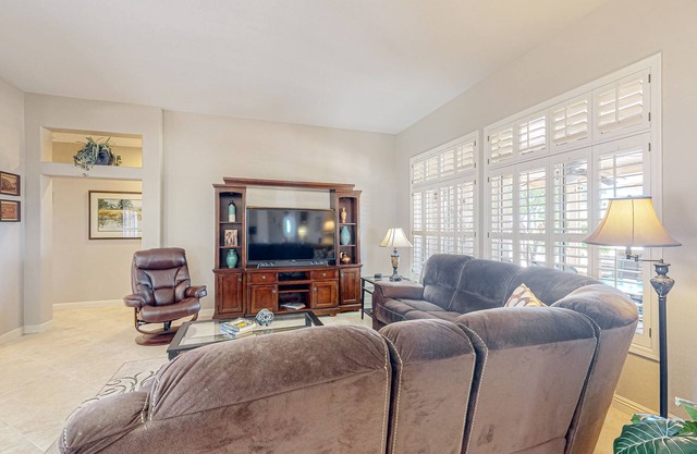 Inviting home with full kitchen, patio, central AC, & W/D