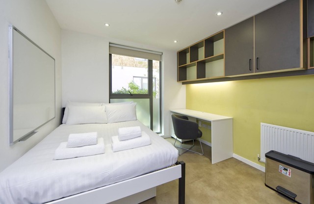 Inviting Student Studio Minutes from City Centre