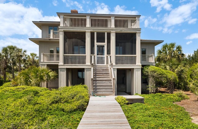 Inviting Vacation Home Directly on Beach