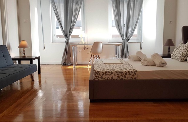 Ionian Apartment- Athens Center, 6 BD, 2.5 BATH