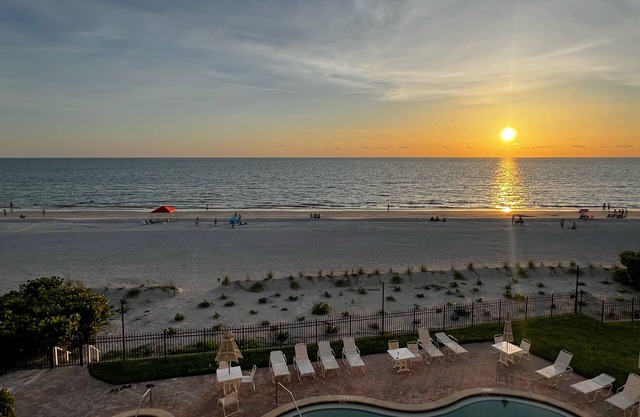 IRB Fan Fav! Luxurious Indian Rocks Beachfront w/Pool! Walkable to Best!