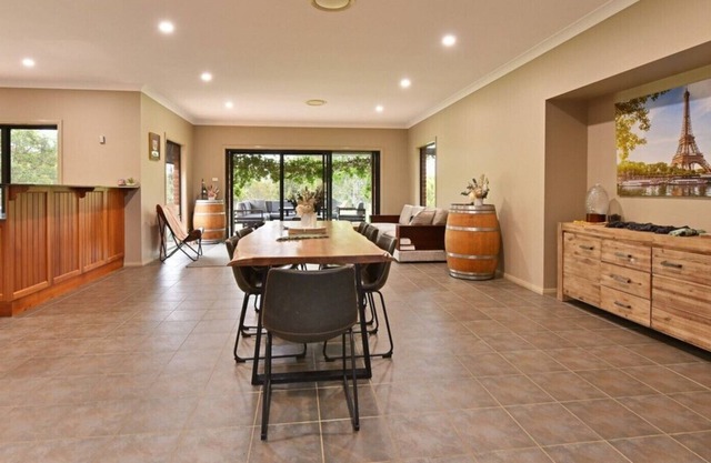 Ironstone Estate Family Residence Spa 5 Bed 2bth Wifi BBQ