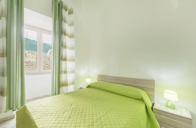 Isba Da Procida - Two Bedroom Apartment, Sleeps 5