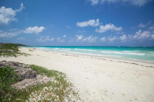 Island Breeze Beach Villa