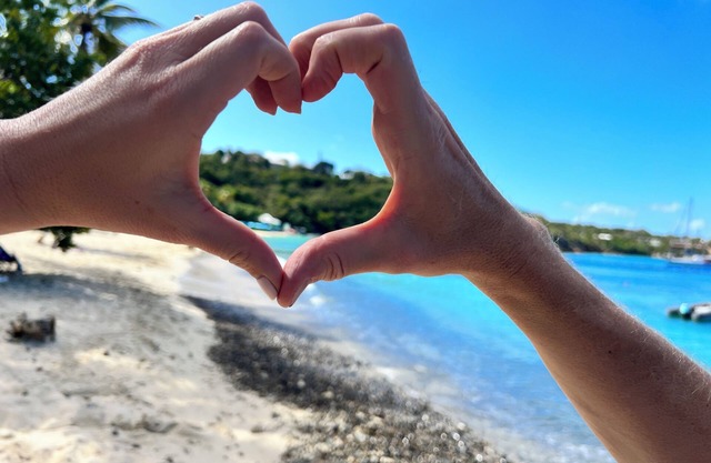 Island Cottage w/Pool & New A/C – 5 Min Walk to Honeymoon Beach & Beach Bar!