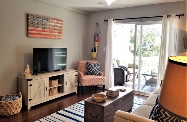Island House D : Stylish Updated Townhome - Steps to the Beach w/Pool!