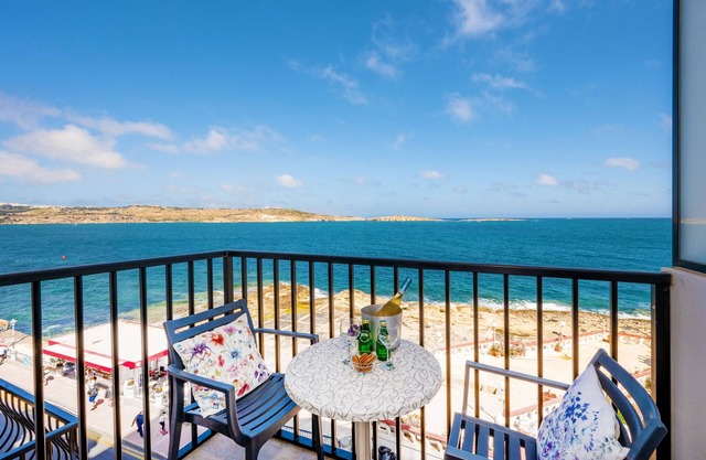 Islet Seafront Family Apartment