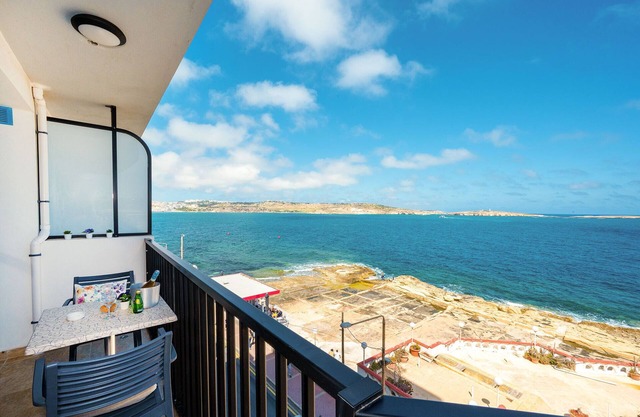 Islet Seaview 1 Bedroom Apartment With 2 Balconies