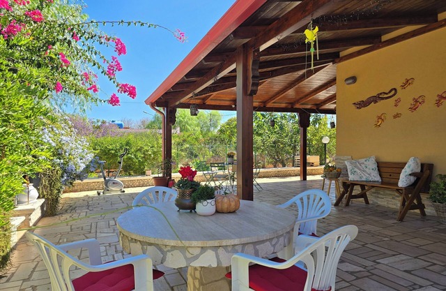 "Isor's House: A Romantic Dream to Share"