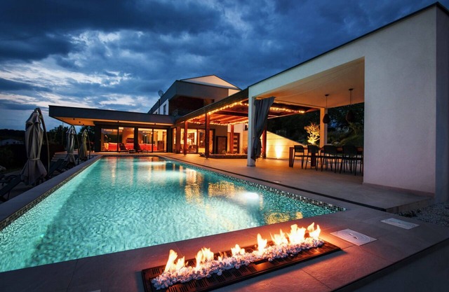 Istrien: Luxuriöse 5-schlafzimmer-villa für bis zu 11+1 Gäste 2 km vom Strand