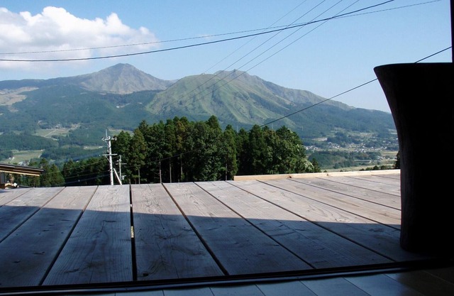It is a cottage where Aso Gogaku spreads from the / Aso-gun Kumamoto