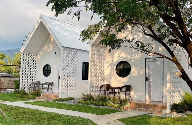 It My Life Cafe X Camp